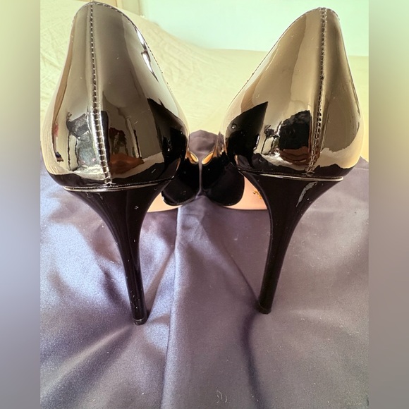 Prada Black Patent Leather Pointed Toe High Heels - Size 38. Sleek 4 inch heel. - Picture 2 of 5